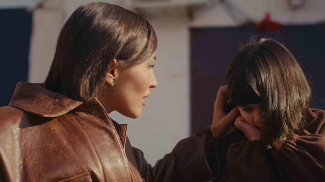 QUI CON ME Lyrics English Translation – Serena Brancale