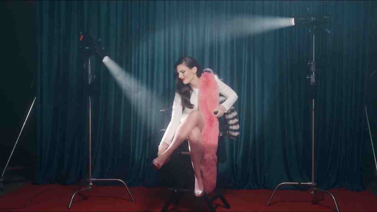 Le brave ragazze Lyrics English Translation - Ditonellapiaga | Miss Italia