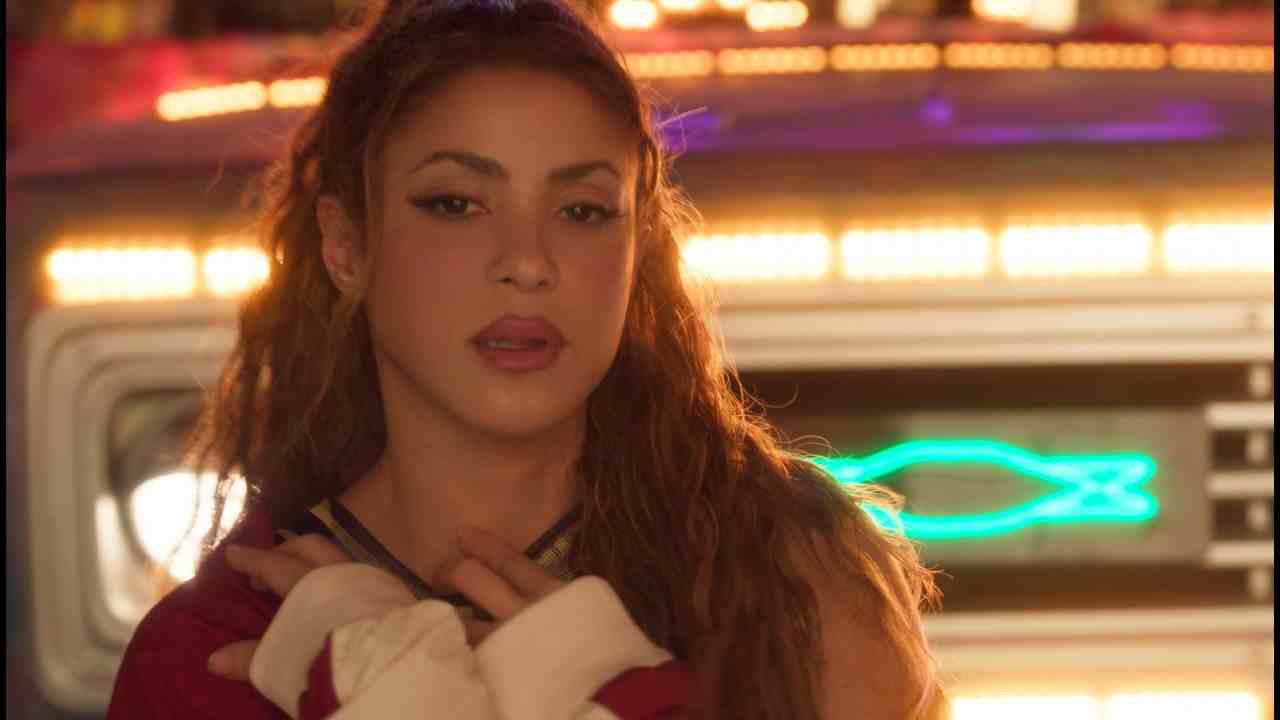 ALGO TÚ Lyrics English Translation - Shakira & Beéle